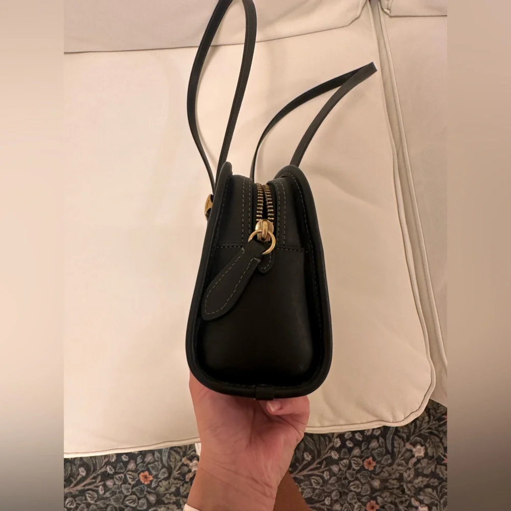 Coach Swing Zip - Picture 4 of 7